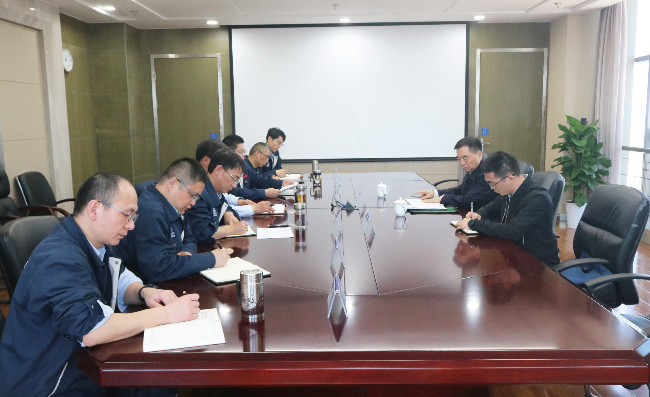 1713841176614994.jpg 王晓君2.jpg